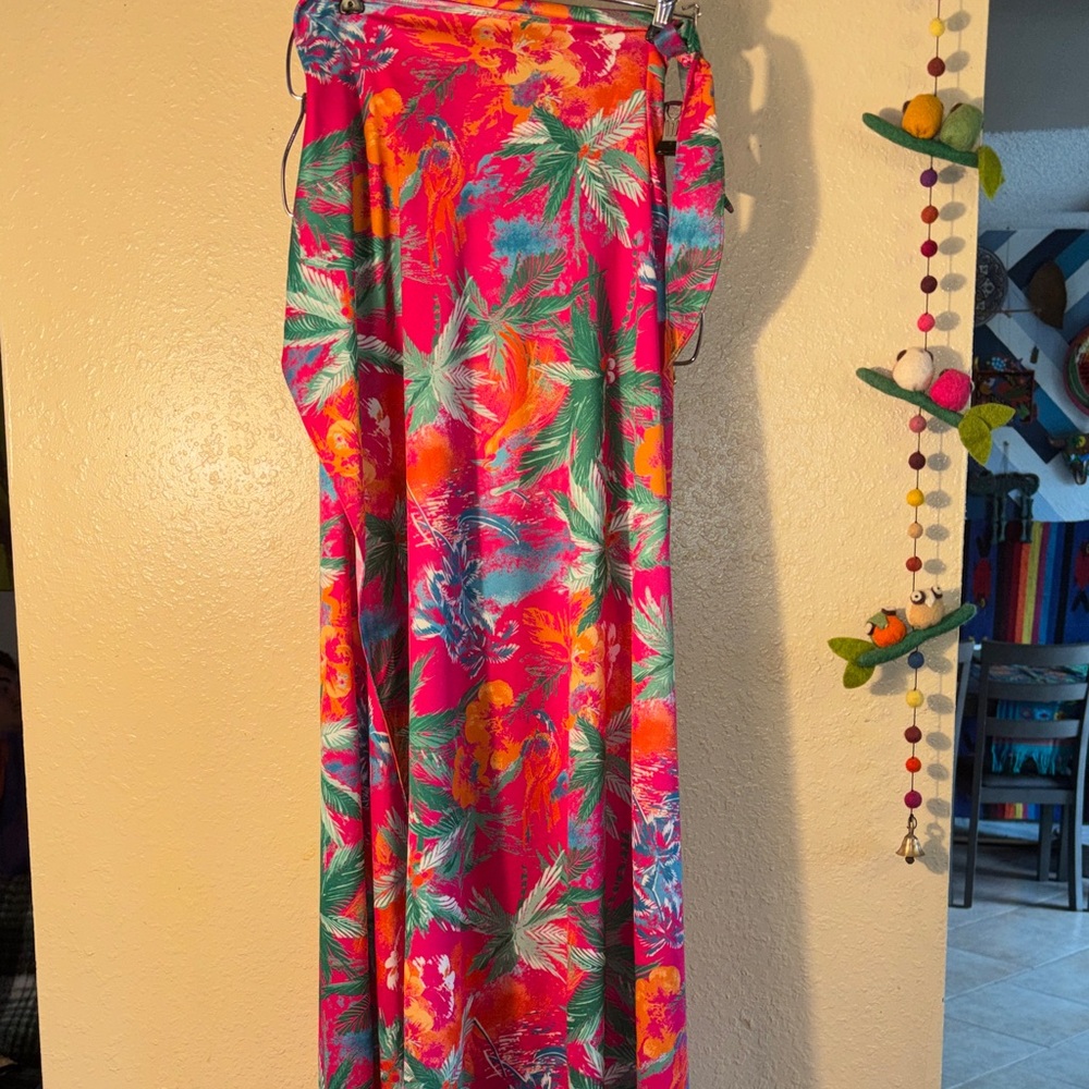 EUC VINTAGE ROYAL PALM OSFM true wrap maxi skirt. Beautiful wrap skirt with a b